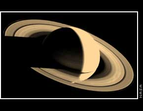 Saturn night side Voyager 1980.jpg